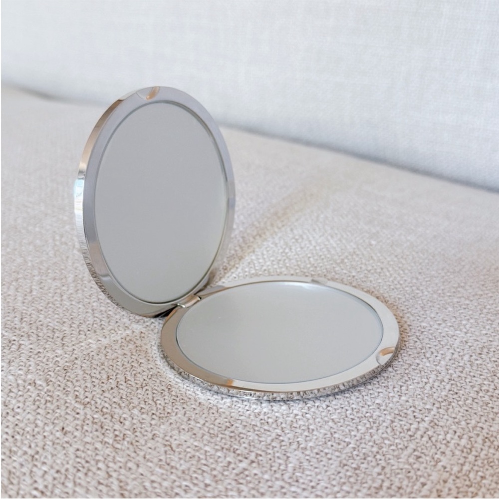 Christian Dior Pink Tiger Print
Compact Mirror - Picture 6 of 6